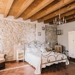 - Relais De Charme La Caminella Bed & Breakfast